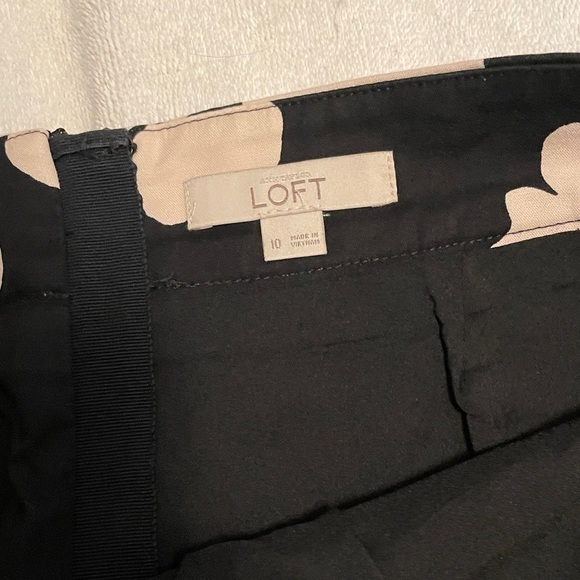 LOFT Black and Cream Floral Pencil Skirt - Picture 2 of 3